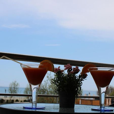 Bluewaves Apartment Mamaia Nord Năvodari Eksteriør billede