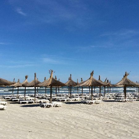 Bluewaves Apartment Mamaia Nord Năvodari Eksteriør billede