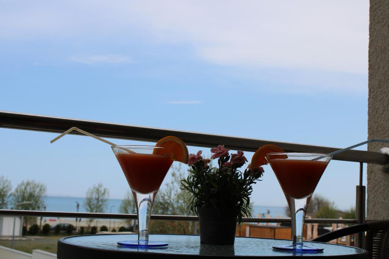 Bluewaves Apartment Mamaia Nord Năvodari Eksteriør billede