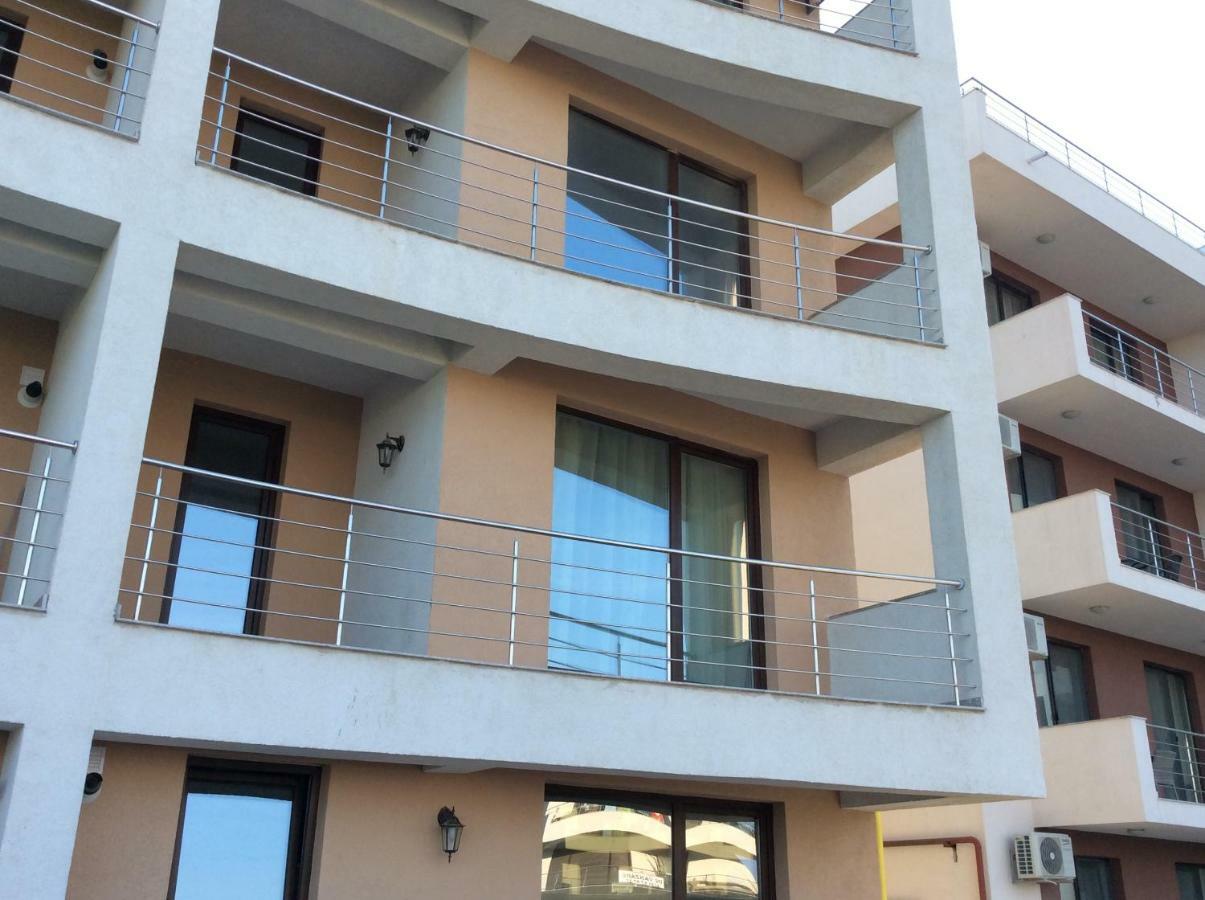 Bluewaves Apartment Mamaia Nord Năvodari Eksteriør billede