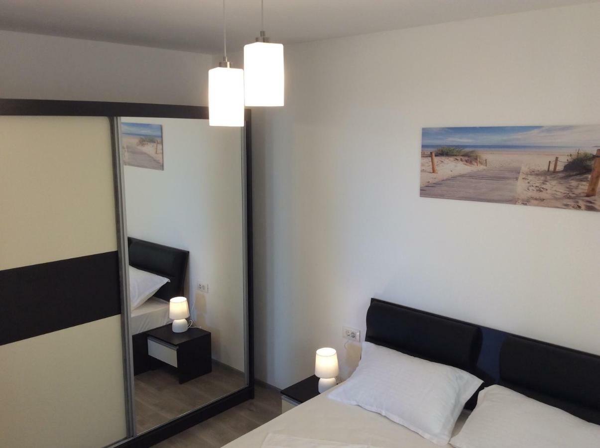 Bluewaves Apartment Mamaia Nord Năvodari Eksteriør billede