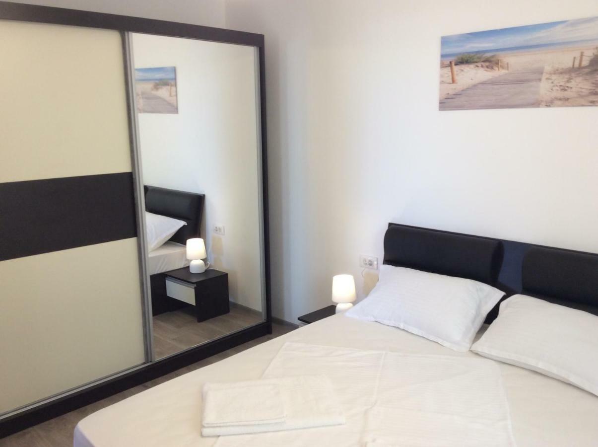 Bluewaves Apartment Mamaia Nord Năvodari Eksteriør billede